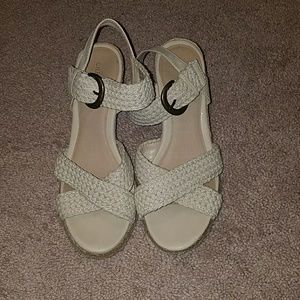 Wedged sandless